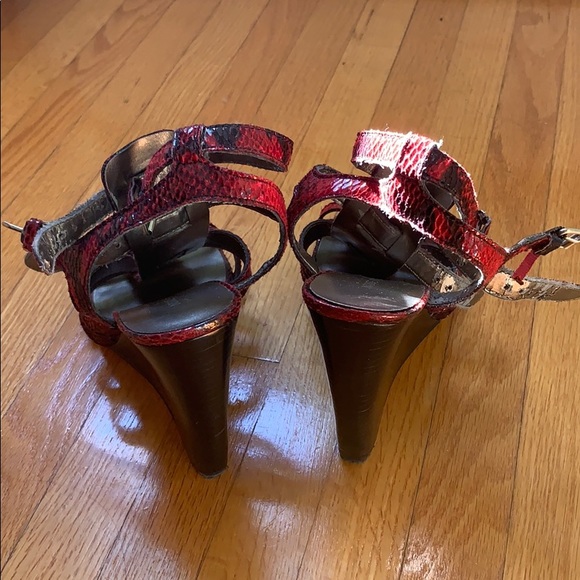 Nine West wedge red snake skin - Picture 3 of 4